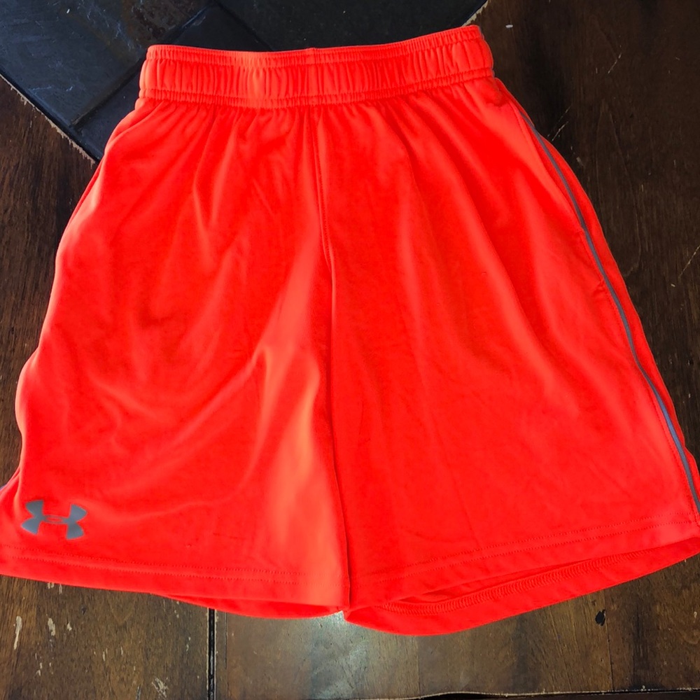 Youth small Under Armour shorts with pockets